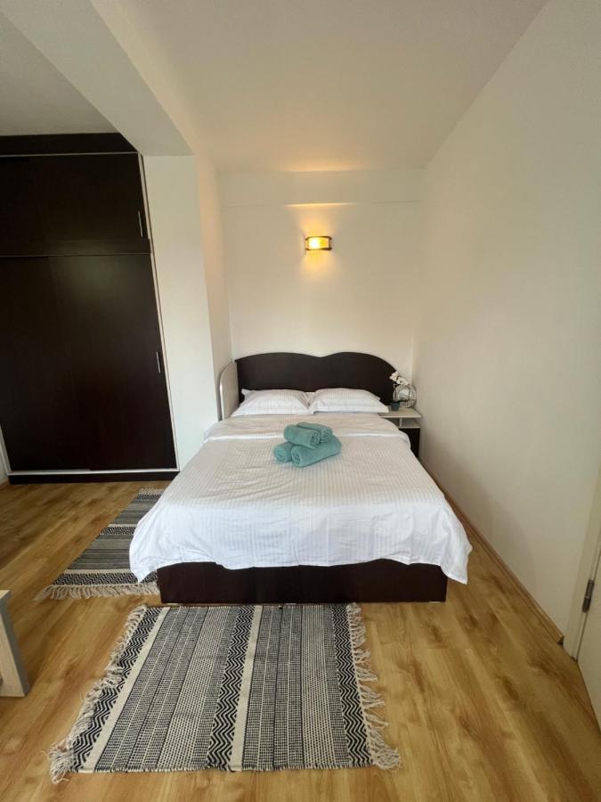 Miha Residence Арад Екстериор снимка