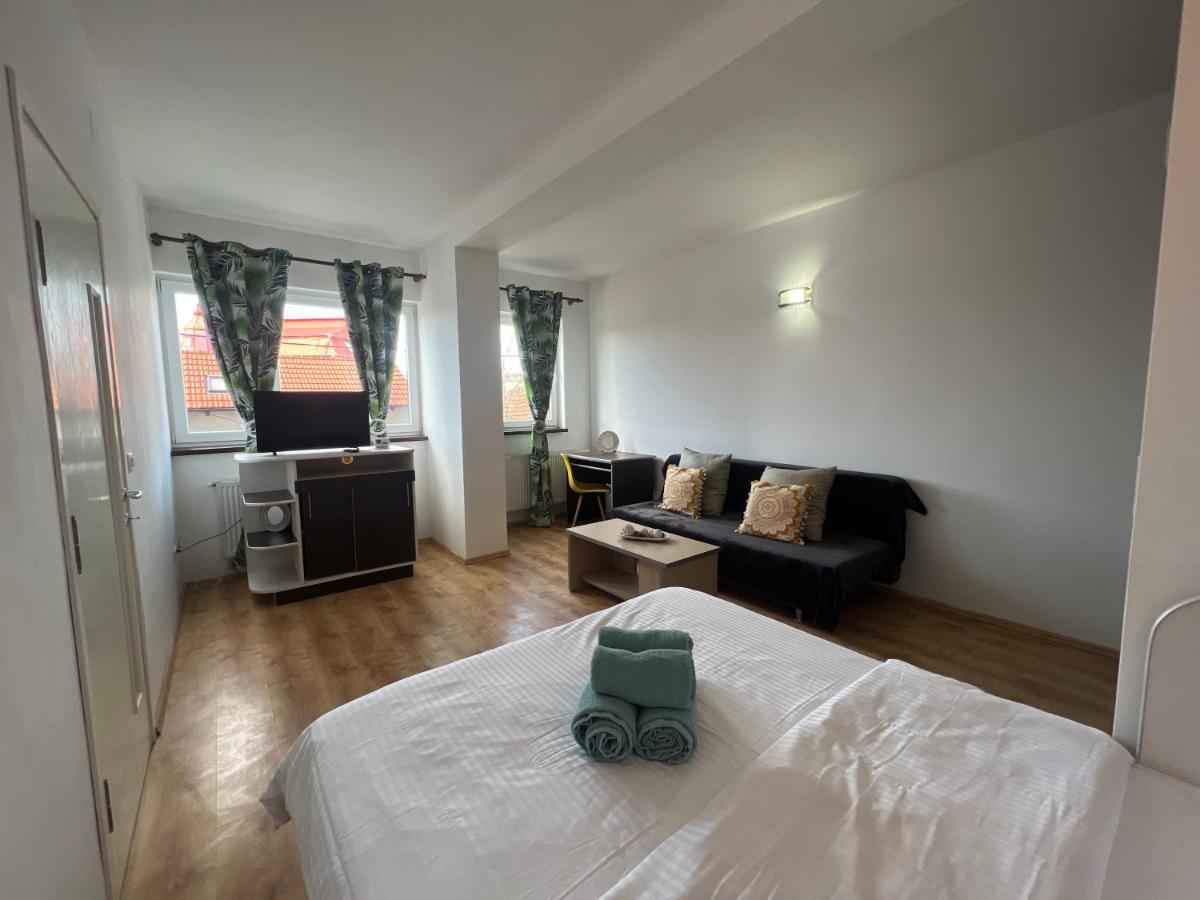 Miha Residence Арад Екстериор снимка